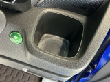ドリンクホルダー/小物入れにもなって便利です