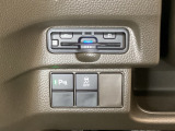 ハンドルの左下にETCがついています。高速道路の料金所の通過も楽々です。 カードの取り出しもしやすい場所についています。