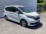 狭い駐車場でも、スライドドアならチャイルドシートへのお子さまの乗降や荷物の積載もスムーズ。とても便利な【両側電動スライドドア】ドアハンドを少し引くだけでリアドアが自動開閉します。
