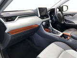 見通しのよいすっきりとした視界で、誰でも運転しやすいです。運転のしやすさは疲れにくさにも繋がりますよ♪