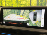 【パノラミックビューモニター】専用のカメラにより、上から見下ろしたような視点で360度クルマの周囲を確認することができます☆死角部分も確認しやすく、狭い場所での切り返しや駐車もスムーズに行えます。