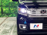 【HIDヘッドライト】非常に明るく前方を照らしてくれるので、悪天候や夜間の走行時も視界良好で安心してお乗りいただけます。