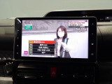 【フルセグTV】テレビの視聴も可能です。休憩中や待ち時間も退屈せずに車内でお過ごしいただけます。