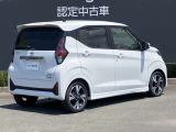 後部座席はプライバシーガラスとなっています。座っている人や置いてある荷物が見えにくくなっているのでプライバシーの確保が出来ます。ぜひ見て確認してみて下さい