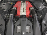 6.5L・V12自然吸気エンジンをフロントに搭載しております。