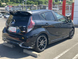 シートを外して室内をすみずみまで洗浄&消臭。ボディやタイヤはもちろん、エンジンルームまで洗浄しています。
