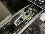 シンプルでスマートな操作のシフトレバーです