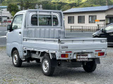 当社では全車ルームクリーニングを施工しご納車。室内だけでなく、エンジンルーム、ドアヒンジ等、隅々まで綺麗に仕上げております!気持ちのいいご納車をお届け致します!