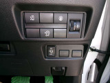 左側パワースライドドアスイッチ。運転席からも操作出来ます。