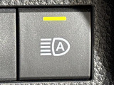 【オートマチックハイビーム(AHB)】フロントウインドウガラス上部に設置された前方カメラにより、前方車両のランプや街路灯などの明るさを判定し、自動的にハイビームとロービームを切り換えてくれます!