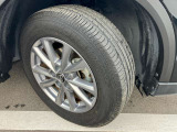 17インチの純正アルミホイールを履いています。225/65R17サイズのタイヤです。