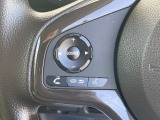 【ステアリングスイッチ】が付いており運転中に前方から目線をそらすことなくオーディオ等の操作が可能なので安心・快適にカーライフをお楽しみいただけます。