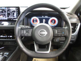 運転が楽しくなる明るく開放的な運転席まわりです。