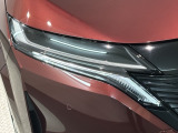 LEDヘッドライトは、点灯の瞬間から最大光量を発揮し、突然暗くなるトンネルなどでの安定感を高めます。