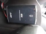 ETCももちろん搭載。いちいち料金所で停車する必要なんて当然ないです。スムーズにストレスなくドライブをお楽しみください。(※支払総額にセットアップ費用は含まれておりません。)