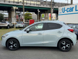 純正ホイールカバーで全体的にデザインがまとまっています。車も人も、オシャレはまずは足元からですね。