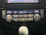 【デュアルオートエアコン】運転席と助手席とそれぞれ温度設定が可能!後席のエアコン吹き出し口は全車標準装備!