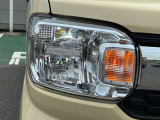 LEDヘッドランプです。走行中、周囲の明るさや暗さに応じて、自動で点灯/消灯するオートライトシステムを装備しております。