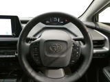 ハンドルから手を放さずにオーディオ等の簡単な操作ができます 視線を逸らさなくてもいいので安全面でも非常に役に立ちます