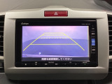 バックでの車庫入れも安心です! リアカメラが付いているバックモニター付のナビを装備しております。操作線もついており距離感も画面から確認できます。