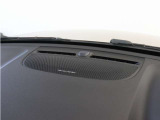 【harman/kardon】世界のオーディオファン垂涎のプレミアムサウンドシステムを搭載。原音に近い音場空間を忠実に再現。乗る人すべてに最良の音響体験を提供します。