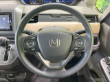 インテリアに合わせたデザインのステアリングは、運転される方のことも考え、運転しやすい形状、大きさです。是非一度、実際に触ってお確かめください。