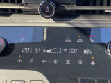 運転席、助手席にシートヒーター装備。冬場の寒い時に座面を温めてくれます。