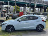 純正ホイールカバーで全体的にデザインがまとまっています。車も人も、オシャレはまずは足元からですね。