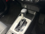 運転のしやすいシフトレバー。