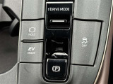★電動パーキングブレーキ★スイッチで作動・解除。「P」シフトで自動作動、「P」シフト以外にシフトで解除されるオート機能!