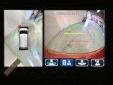 パノラミックビューモニター付きです。車両を上から見たような映像をディスプレイオーディオ画面に表示。運転席からの目視だけでは見にくい、車両周辺の状況をリアルタイムでしっかり確認できます。