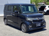 狭い駐車場でも、スライドドアならチャイルドシートへのお子さまの乗降や荷物の積載もスムーズ。