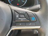 ステアリングのプロパイロットボタンで高速道路で運転のアシストをしてくれます。
