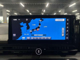 ディスプレイオーディオやカーナビは、現代のドライブにおいて欠かせない装備のひとつです。初めての場所でも迷いにくく、快適なルート案内で運転をサポートします。移動中のエンターテインメント性も高まります。