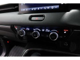 運転席と助手席の温度設定の変更が可能な左右独立タイプのデュアルエアコンです♪♪♪暑がりな人・寒がりな人も誰もが車内を快適にお過ごしいただけます♪♪♪