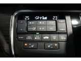 運転席と助手席の温度設定の変更が可能な左右独立タイプのデュアルエアコンです♪♪♪暑がりな人・寒がりな人も誰もが車内を快適にお過ごしいただけます♪♪♪