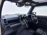 ダイハツのお店では、ダイハツ車を知り尽くしたプロフェッショナルが、専用の診断機器を使って各システムを点検しております。