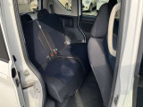 【分割可倒式シート】荷物や乗車人数に合わせて自由にアレンジ可能!大きな荷物も積みやすく、使い勝手が便利なシートです。