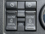 両側電動スライドドアのスイッチ付です。車内からもスイッチひとつで楽にドアの開閉が可能です。電動なので開閉時に力を使う必要がなく、半ドアになることもありません!