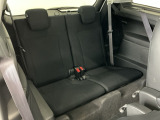 1列目から3列目まで広々大空間です。3列目シートは荷物が多い時や不要な時はアレンジして荷室として使用することが可能で便利に使えます