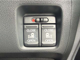 【両側パワースライドドア】スマートキーや運転席のスイッチで後席両側スライドドアの開閉が可能♪電動だから力を入れてドアを開ける必要が無く、小さなお子様でも簡単に開け閉めでき快適です♪