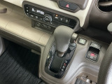 発進時から滑らかに加速する無段階変速のCVTはストップ&ゴーの多い街の中も快適です