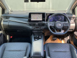 運転席周りになります。内装色はブラックです。