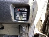 【両側パワースライドドア】です。リモコンや運転席のスイッチ操作で楽々自動開閉。
