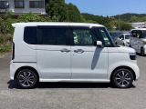 とても便利な【助手席側。電動スライドドア】ドアハンドを少し引くだけでリアドアが自動開閉します。
