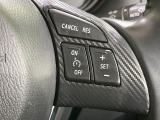 【クルーズコントロール】高速道路もラクラク走行。アクセルを離しても一定速度で走行ができ、長距離運転時の負担を軽減!加速・減速も簡単なスイッチ操作で調整できます。