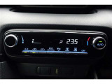 ★エアコンはオートタイプが装着済みです!オートモードにしておけば、車内温度を設定するだけで風の料や吹き出し口の切り替えを機械が行ってくれます!一年中快適な環境を作れますよ♪