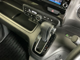 発進時から滑らかに加速する無段階変速のCVTはストップ&ゴーの多い街の中も快適です