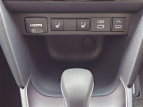 運転席、助手席シ-トにはシ-トヒ-タ-が付いているので、寒い朝も快適〜♪