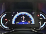 とっても見やすいメーターです。夜間時はラグジュアリーな気分にさせてくれる照明が魅力ですので、夜のドライブも楽しみになりますよ♪